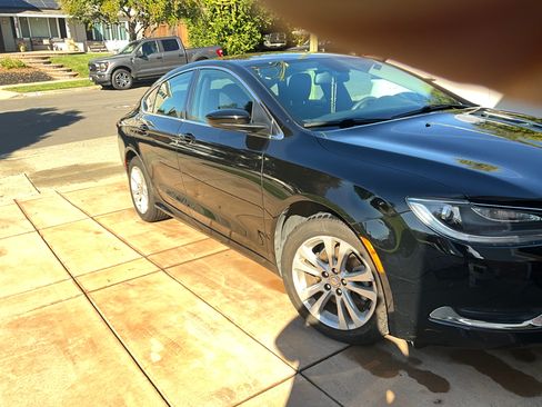 Used 2015 Chrysler 200 Limited image 8