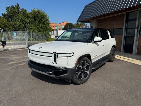 Used 2023 Rivian R1S Adventure AWD/4WD image 1