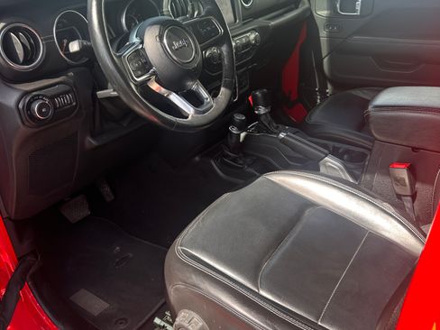 Used 2018 Jeep Wrangler Unlimited Sahara image 8