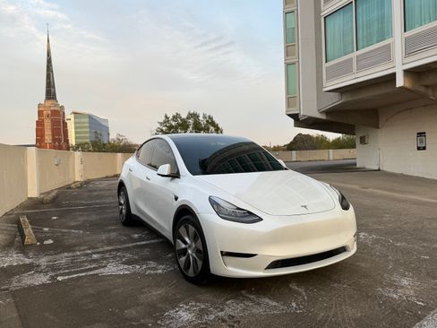 Used 2023 Tesla Model Y Long Range AWD/4WD image 8