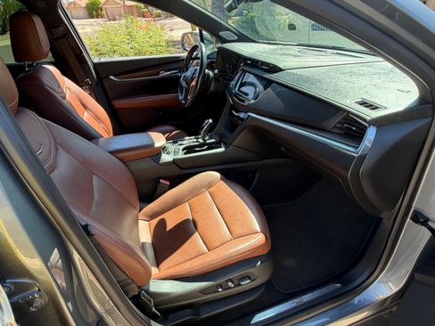 Used 2020 Cadillac XT5 Premium Luxury FWD image 8