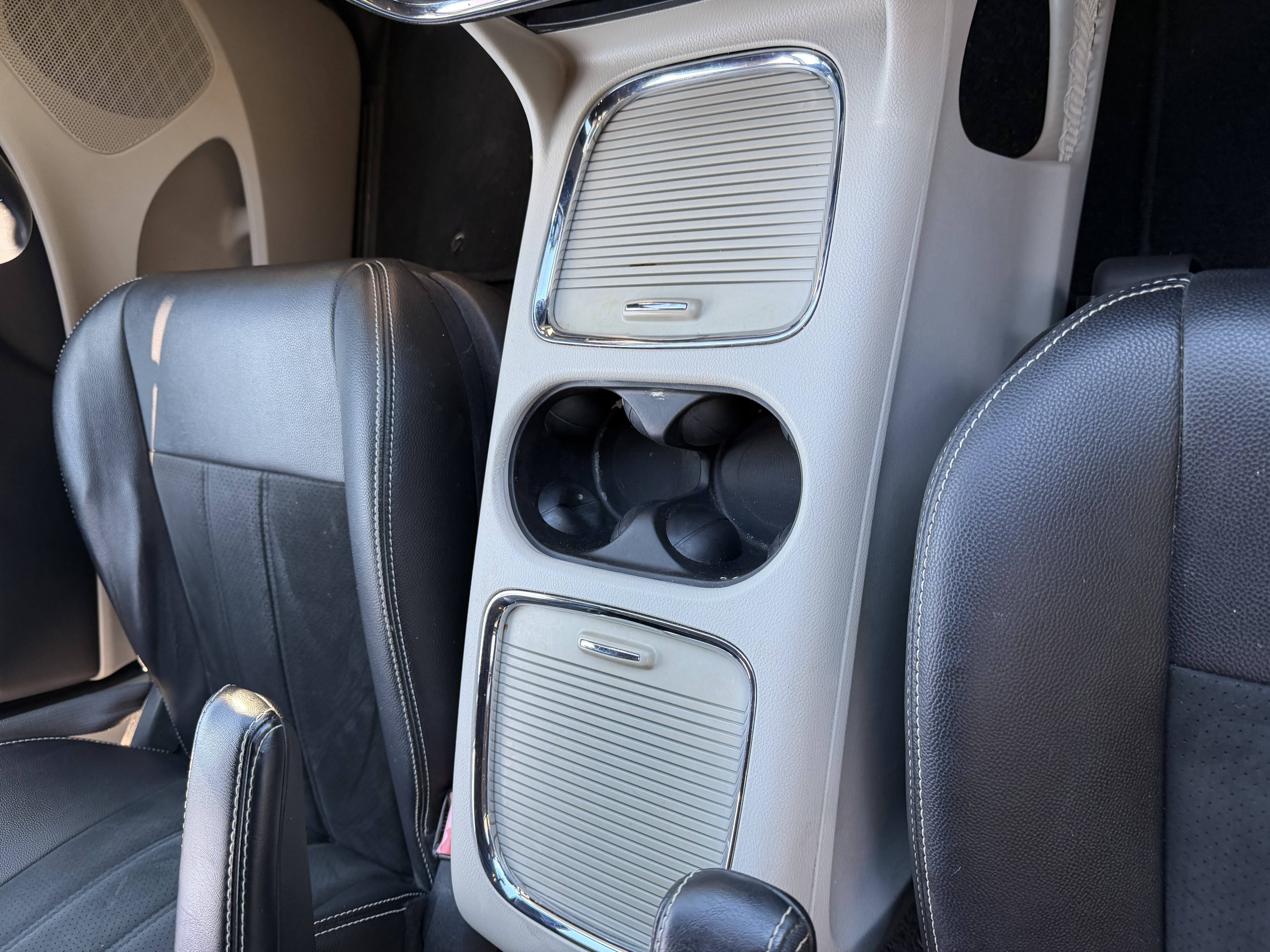 Used 2019 Dodge Grand Caravan SXT FWD image 24