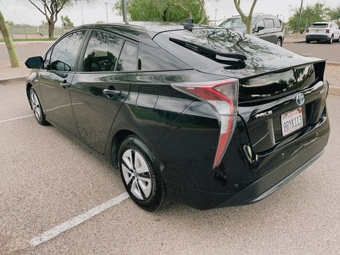 Used 2018 Toyota Prius Two w/ Prius Two Safety Plus Package FWD image 4