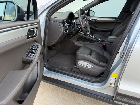 Used 2023 Porsche Macan image 27