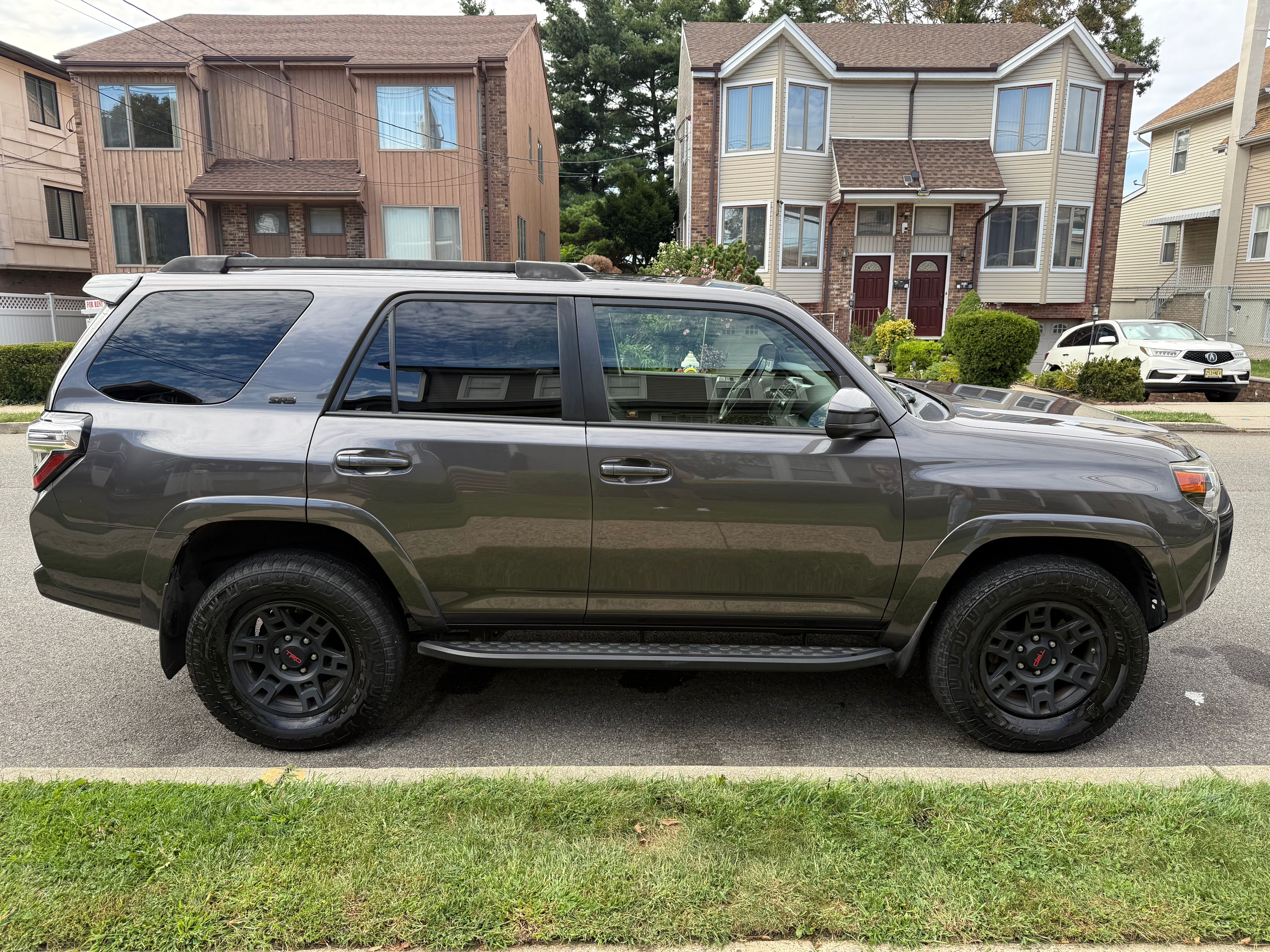 Used 2015 Toyota 4Runner SR5 AWD/4WD image 1