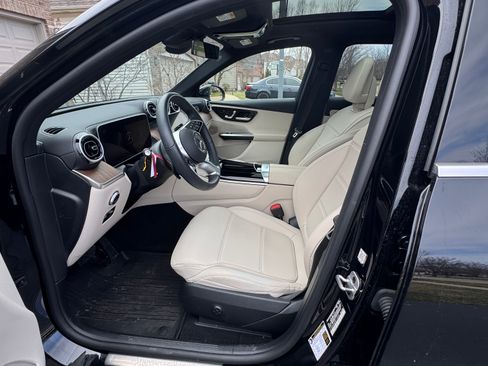 Used 2024 Mercedes-Benz GLC 300 4MATIC image 11