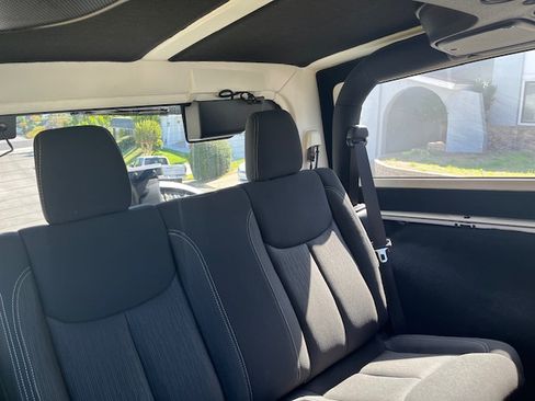 Used 2017 Jeep Wrangler Sahara image 9