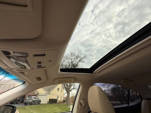 Used 2016 Lexus ES 300h w/ Navigation System Package image 15