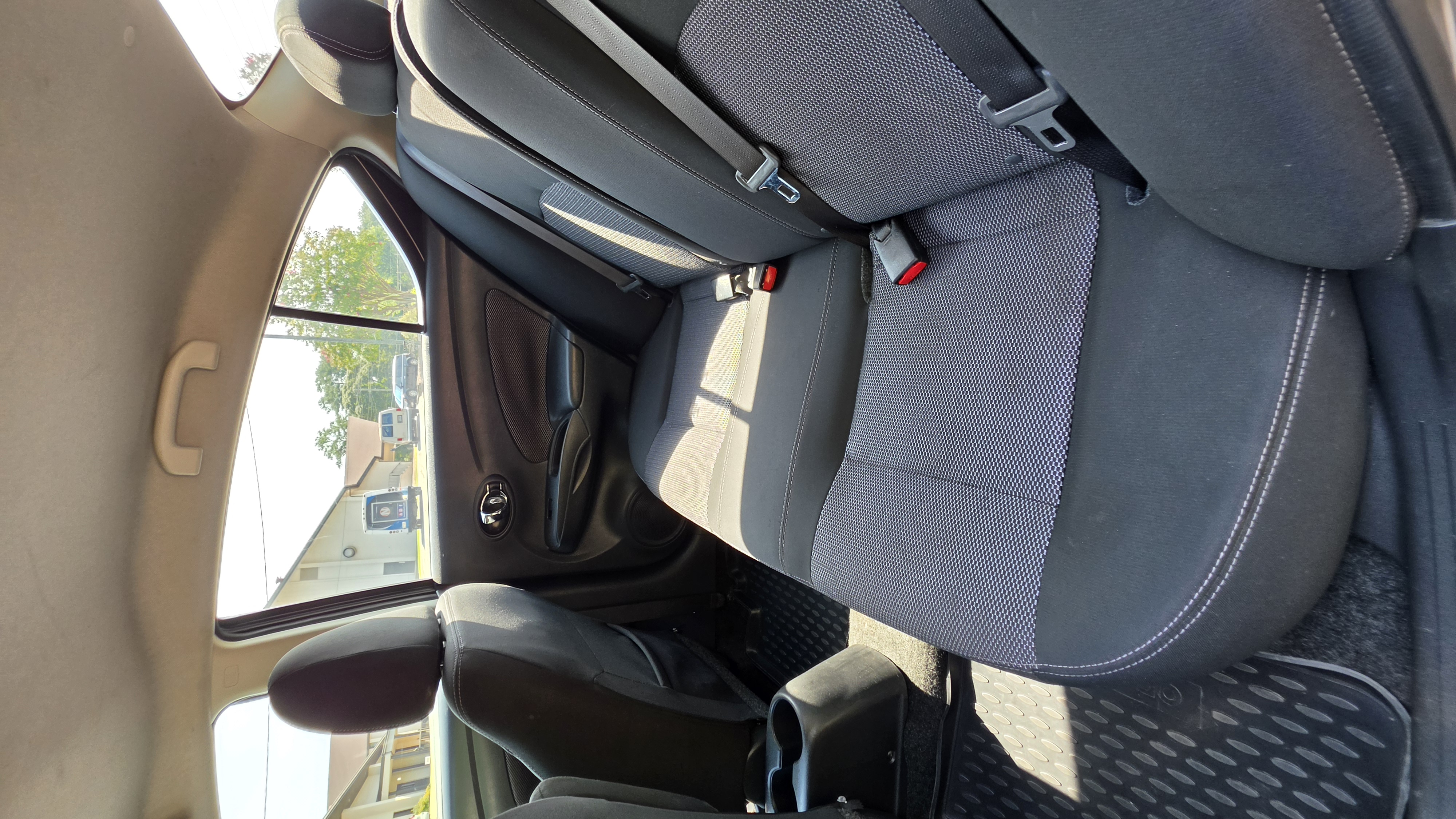 Used 2019 Nissan Versa SV w/ SV Special Edition Package FWD image 9