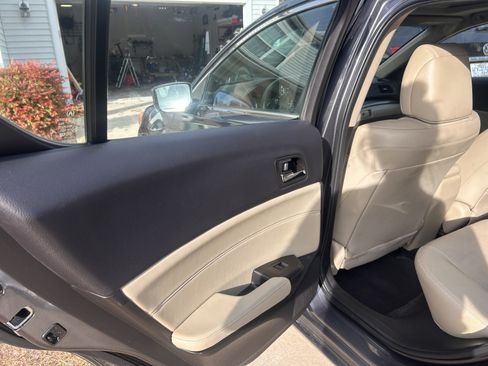 Used 2013 Acura ILX w/ Technology Package image 10