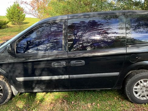 Used 2007 Dodge Caravan SE image 2