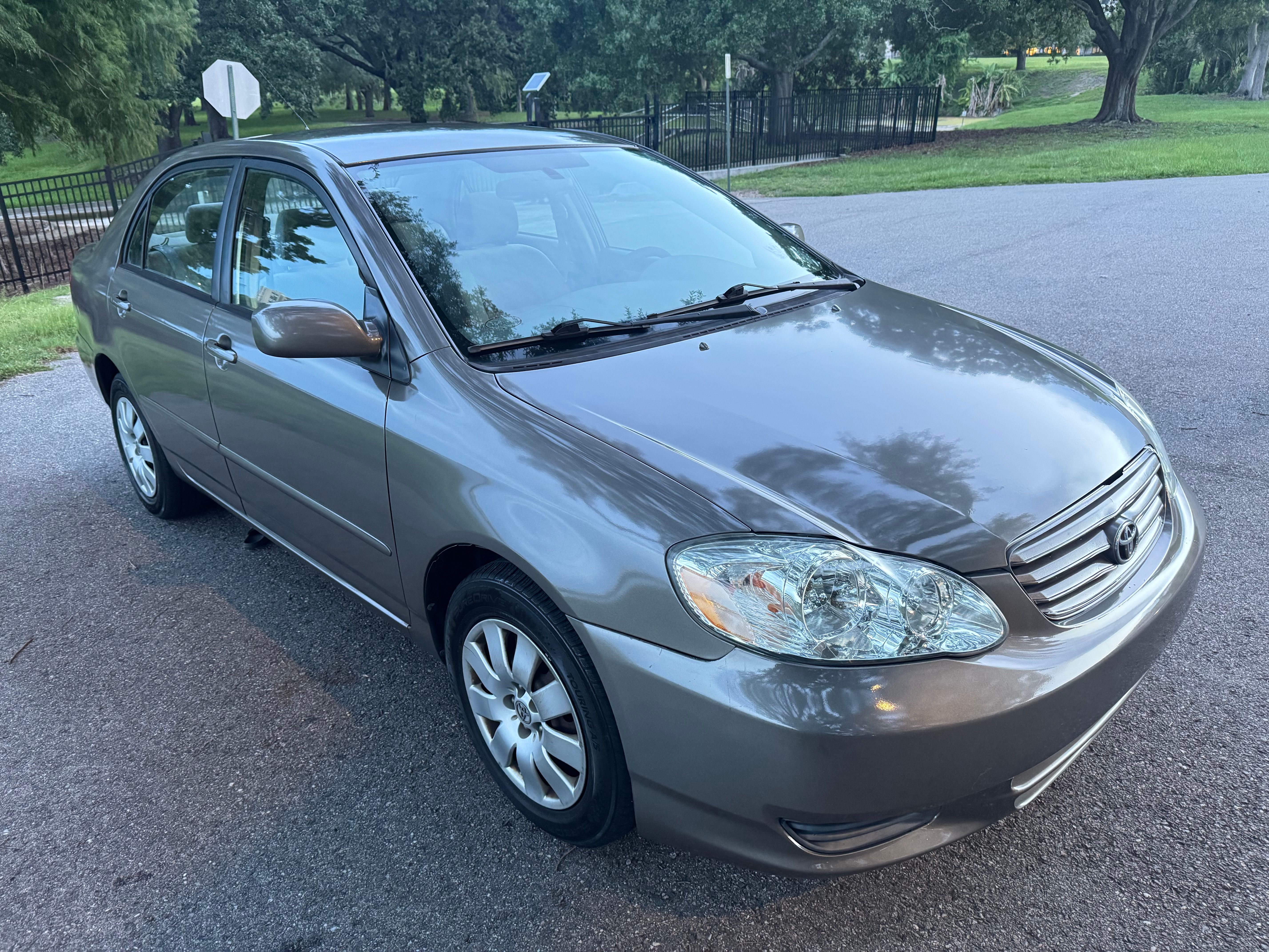 Used 2004 Toyota Corolla LE FWD image 2