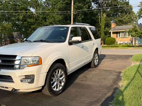 Used 2017 Ford Expedition Limited w/ Equipment Group 301A AWD/4WD image 15