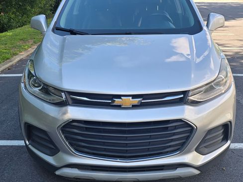 Used 2018 Chevrolet Trax LT w/ LT Convenience Package FWD image 1