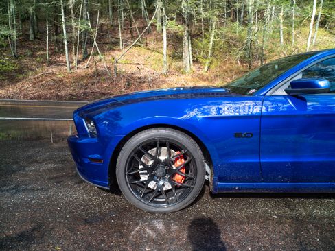 Used 2014 Ford Mustang GT Premium image 17