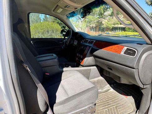 Used 2014 Chevrolet Tahoe LS image 11