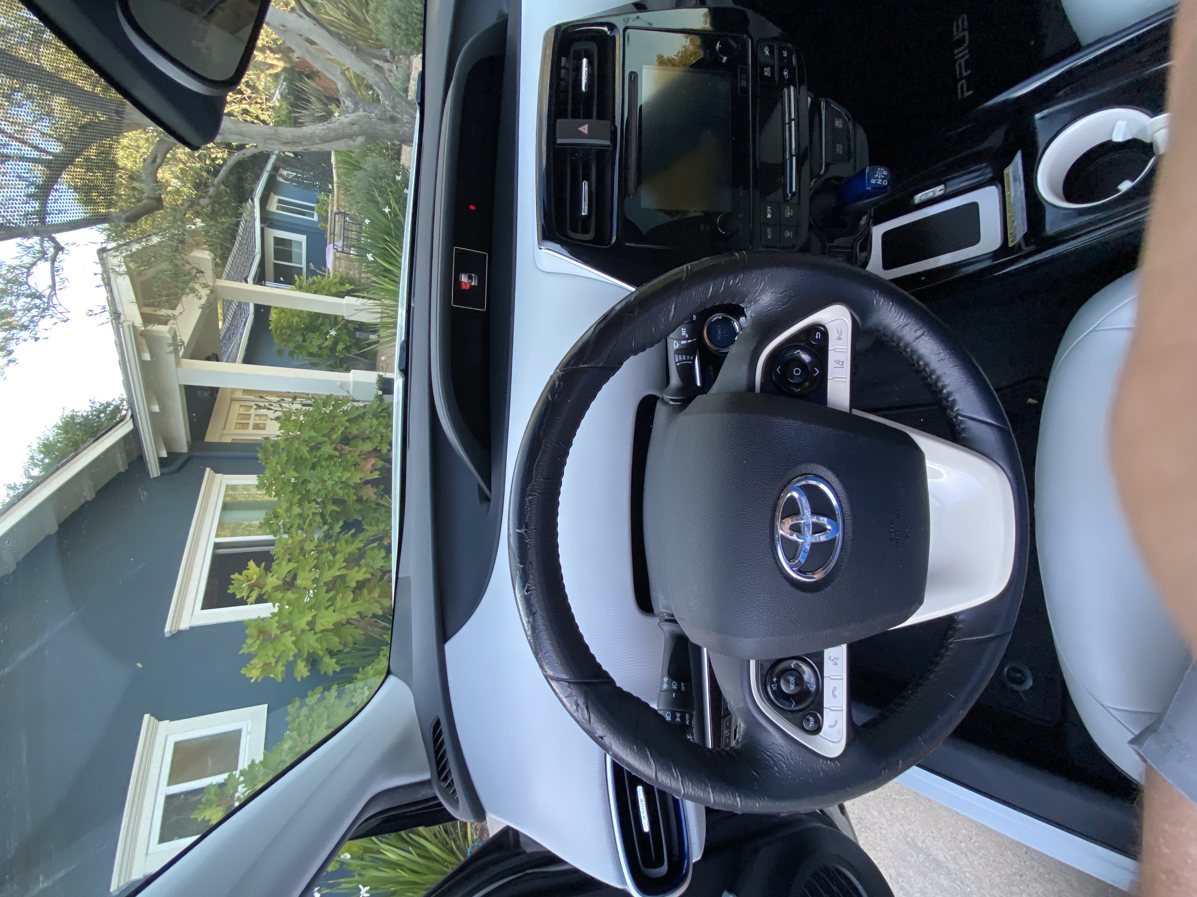 Used 2016 Toyota Prius Four Touring FWD image 11