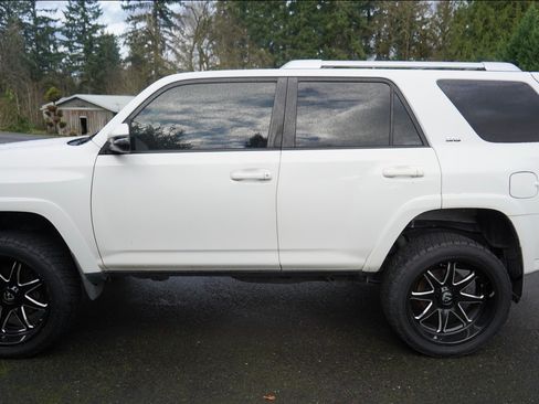 Used 2016 Toyota 4Runner SR5 Premium image 1