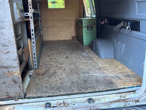 Used 2008 Ford E-350 and Econoline 350 Extended Super Duty RWD image 4