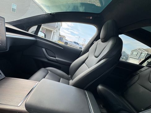 Used 2024 Tesla Model X image 12