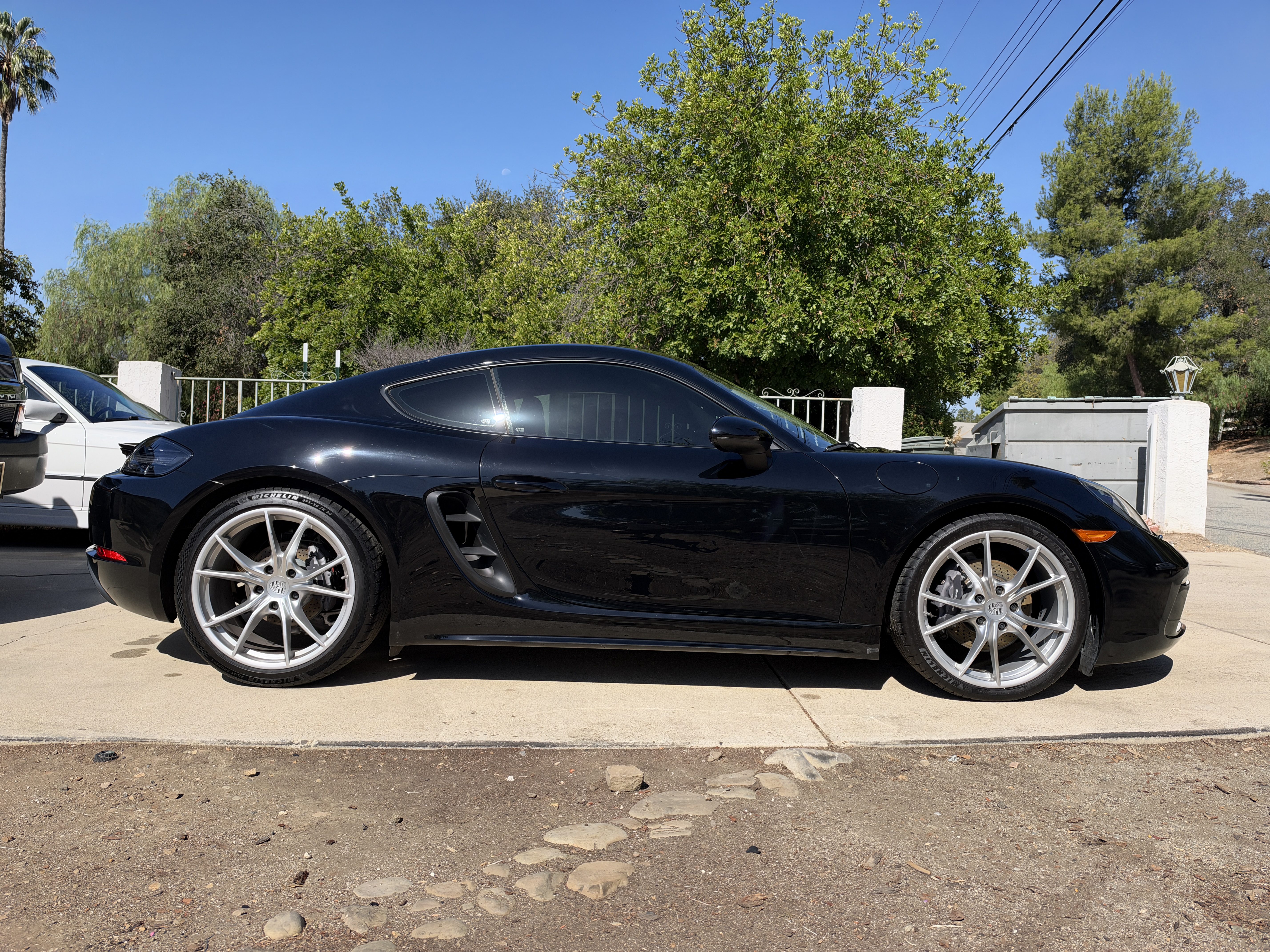 Used 2019 Porsche 718 Cayman RWD image 12