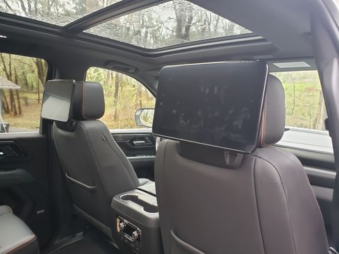 Used 2025 GMC Yukon XL AT4 w/ AT4 Premium Plus Package image 6