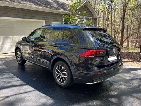 Used 2021 Volkswagen Tiguan S image 2