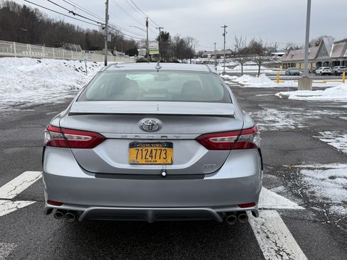 Used 2019 Toyota Camry XSE image 6