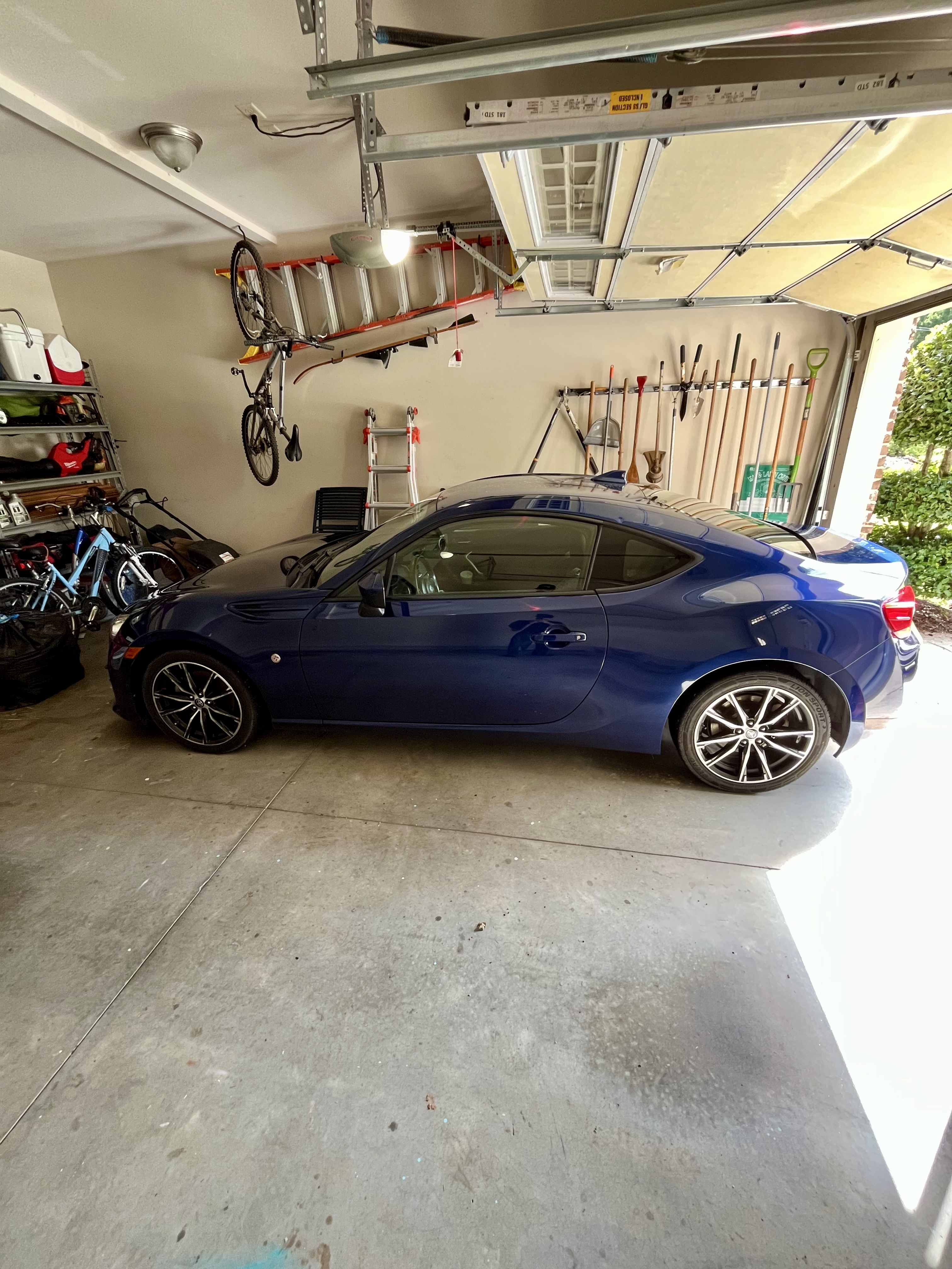 Used 2017 Toyota 86 RWD image 8