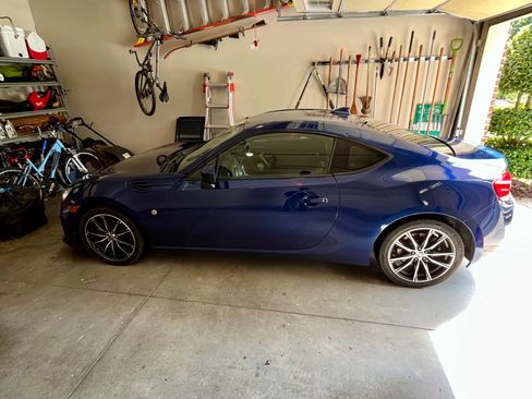 Used 2017 Toyota 86 RWD image 8
