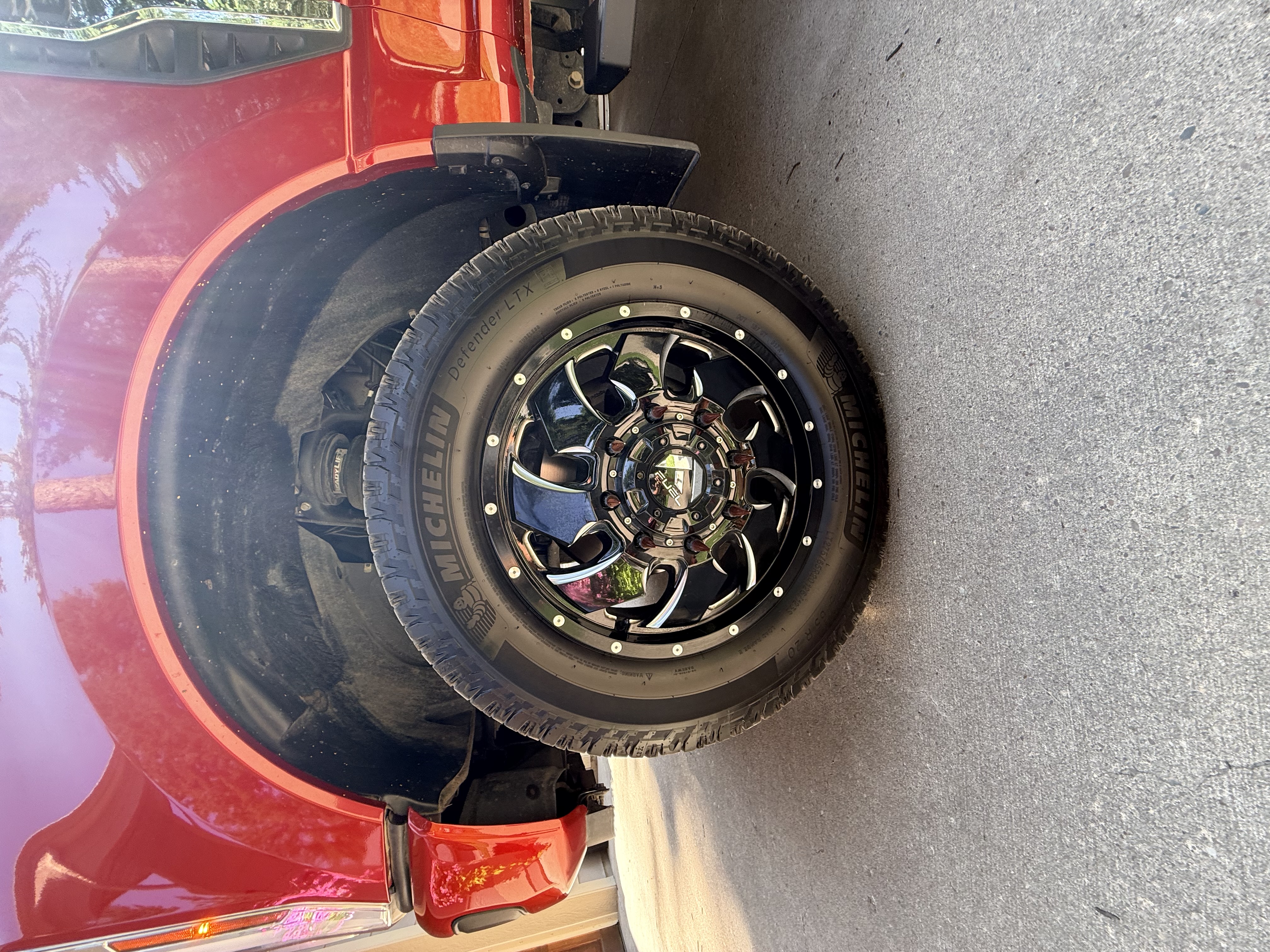 Used 2024 Ford F350 Lariat AWD/4WD image 8