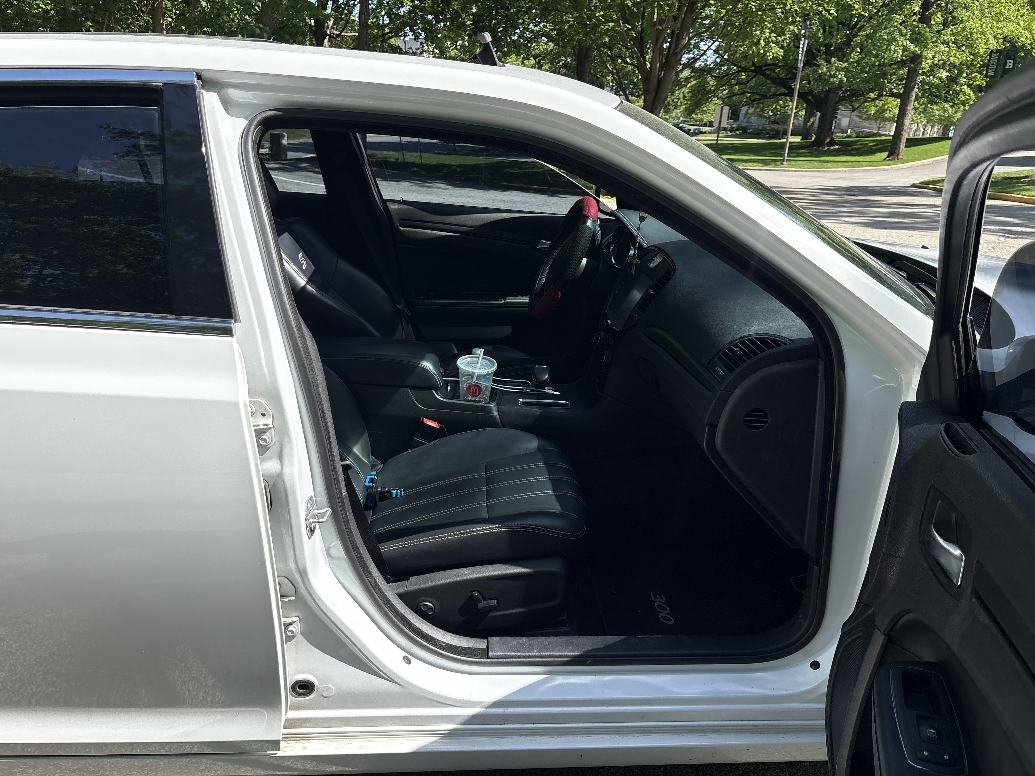 Used 2014 Chrysler 300 S RWD image 9