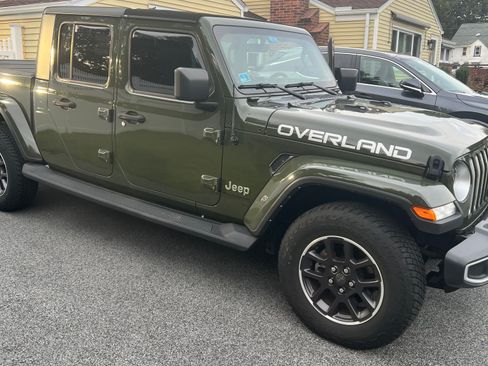 Used 2023 Jeep Gladiator Overland w/ Popular Equipment Package AWD/4WD image 1