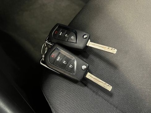 Used 2020 Toyota Corolla LE image 9