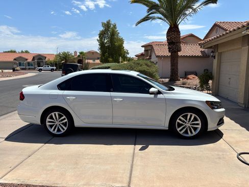 Used 2019 Volkswagen Passat 2.0T Wolfsburg w/ Wheels & Sunroof Package FWD image 4