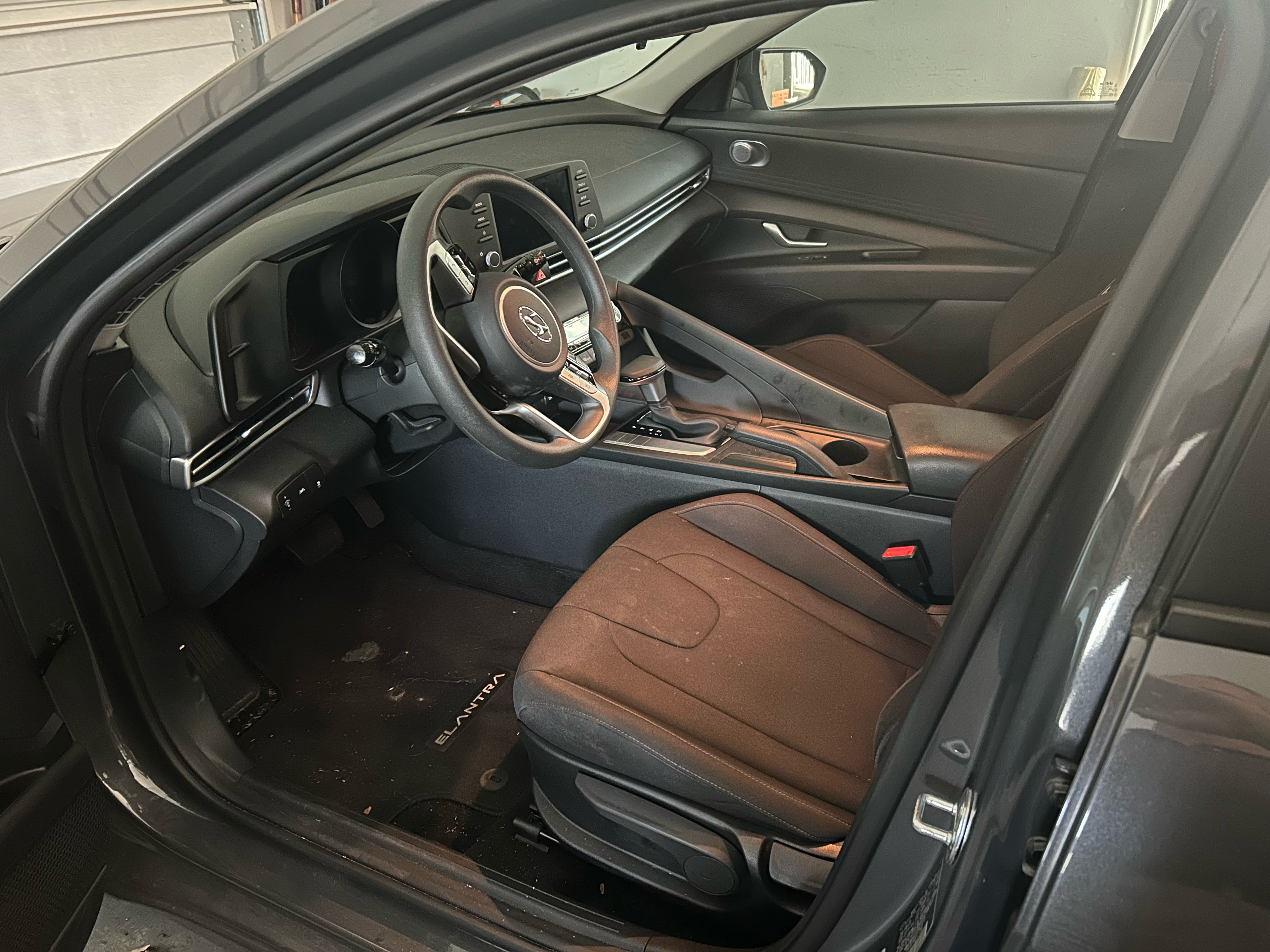 Used 2023 Hyundai Elantra SEL FWD image 2