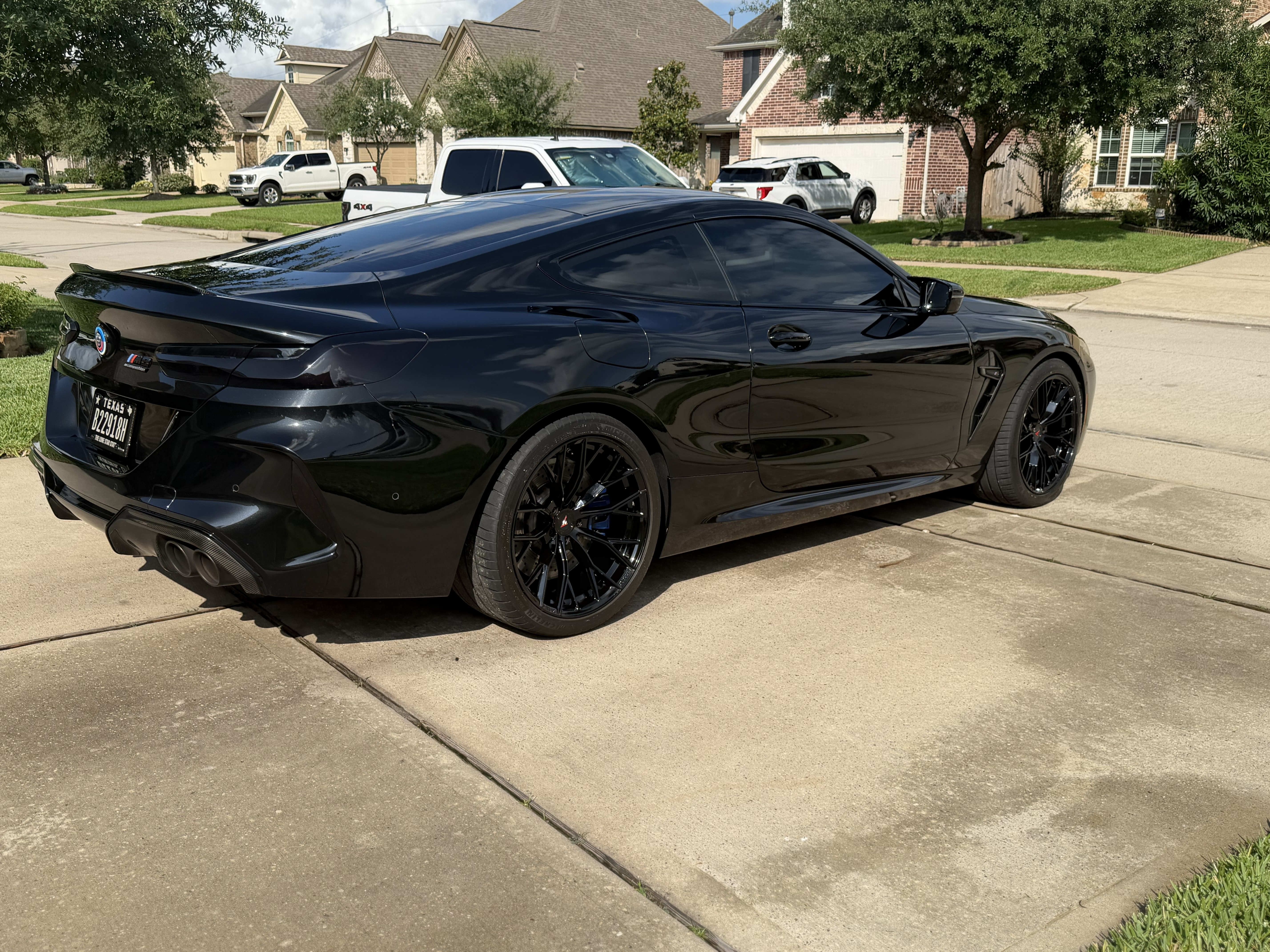 Used 2020 BMW M8 Competition w/ M Carbon Exterior Package AWD/4WD image 4