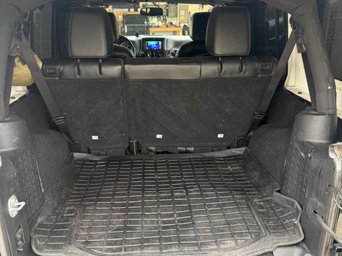 Used 2016 Jeep Wrangler Unlimited Sahara image 12