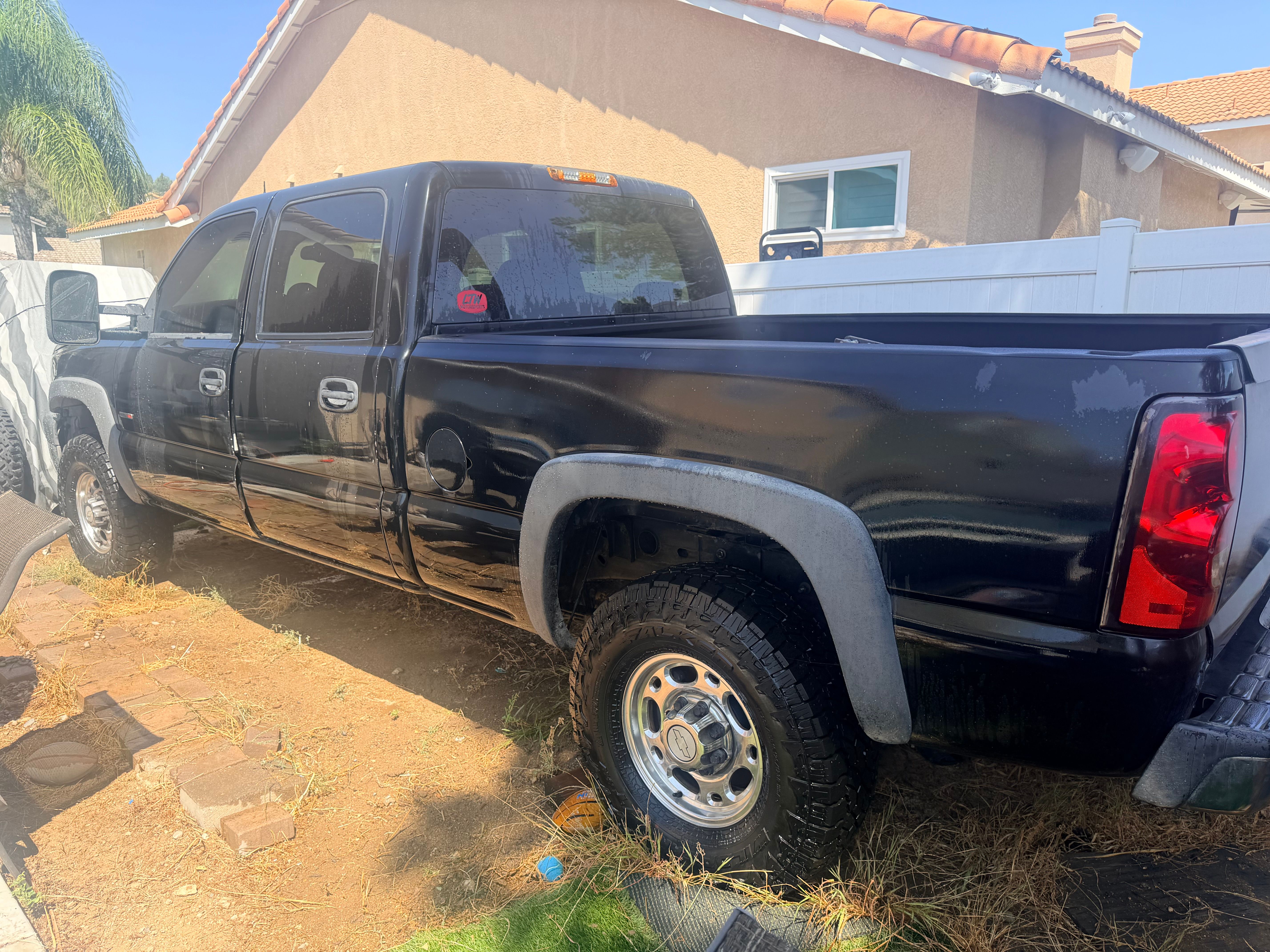 Used 2005 Chevrolet Silverado 2500 LT w/ Heavy-Duty Power Package RWD image 10