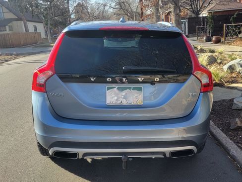 Used 2017 Volvo V60 T5 Cross Country Platinum w/ Climate Package image 5