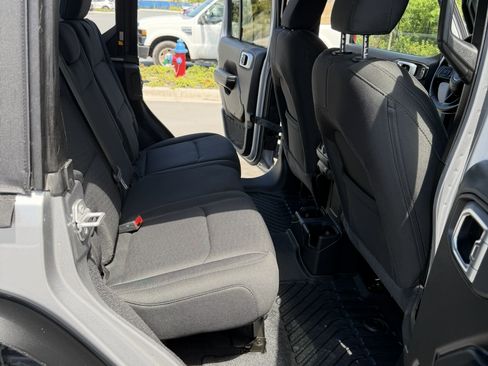 Used 2020 Jeep Wrangler Unlimited Sport image 11