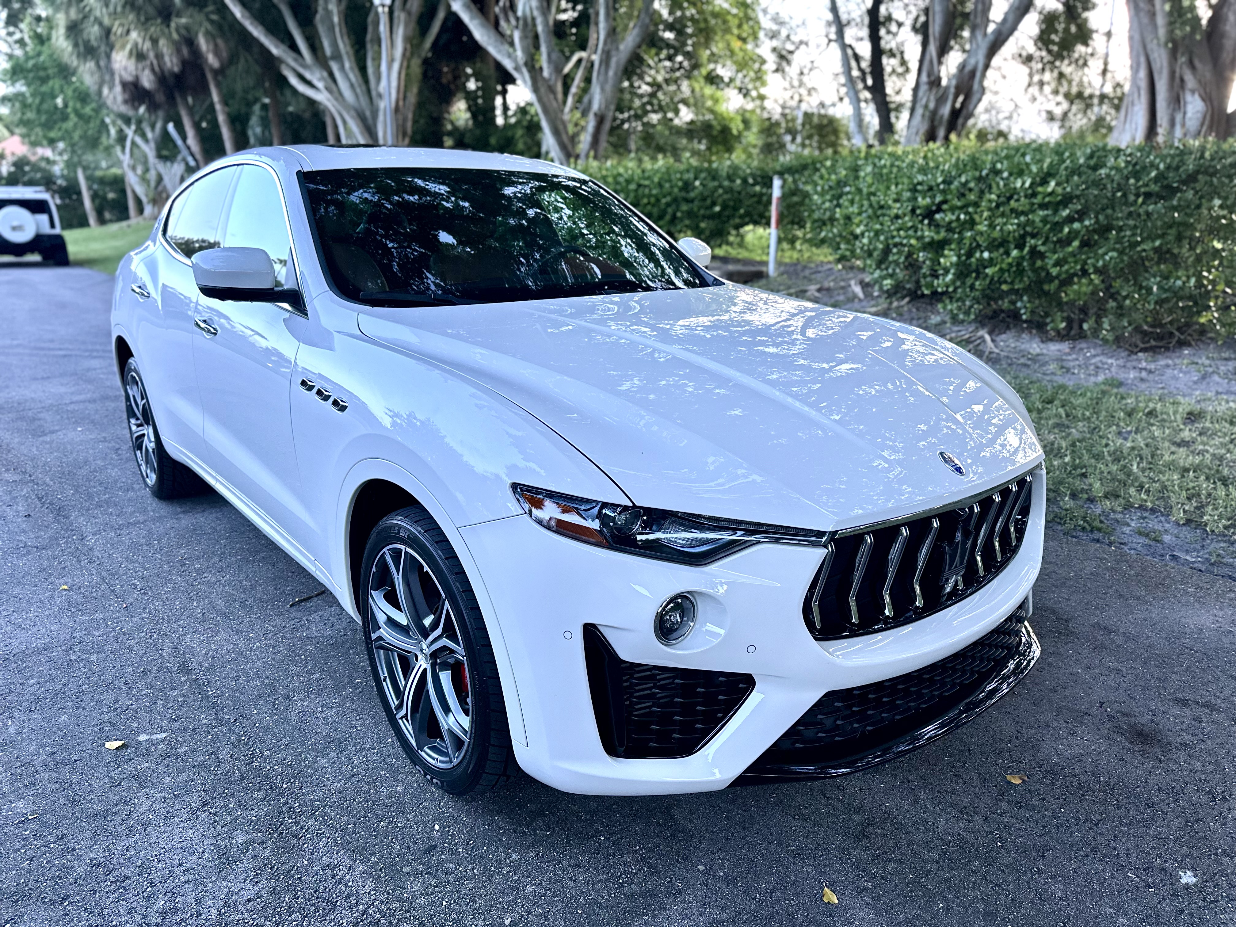 Used 2021 Maserati Levante AWD/4WD image 13