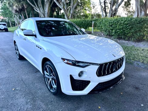 Used 2021 Maserati Levante AWD/4WD image 13