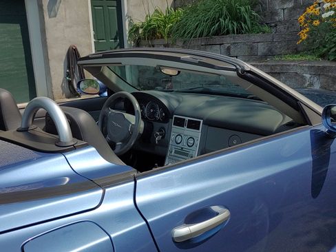 Used 2005 Chrysler Crossfire Limited image 4