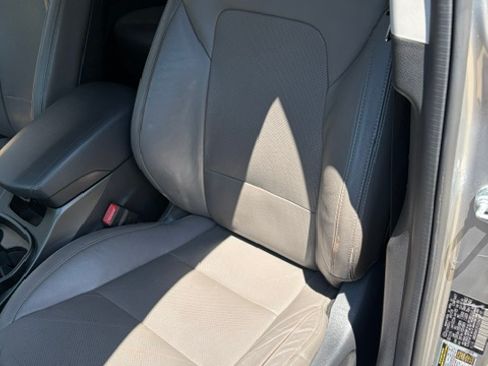 Used 2015 Hyundai Santa Fe Limited w/ Option Group 04 FWD image 17