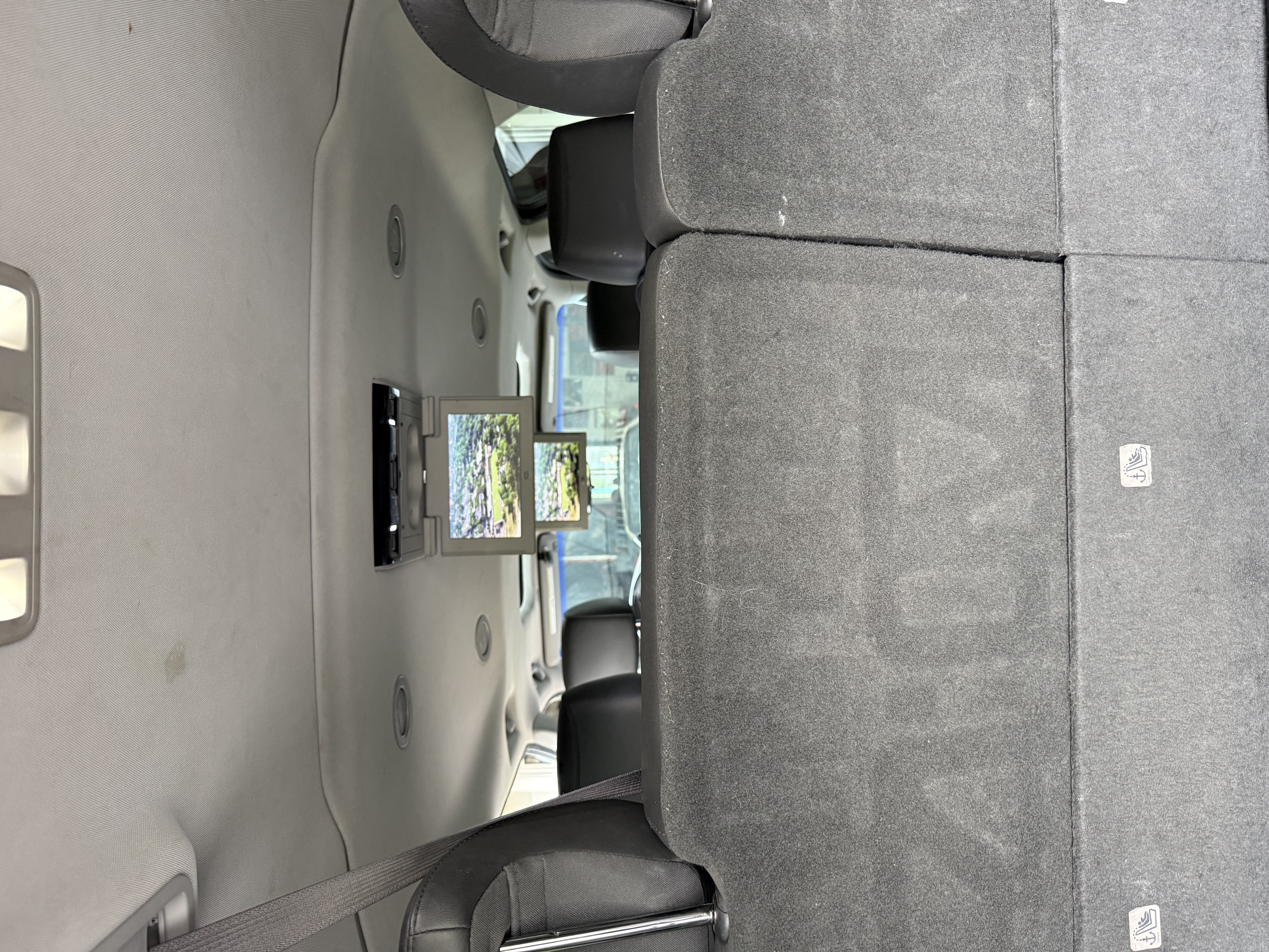 Used 2017 Cadillac Escalade ESV Luxury AWD/4WD image 6