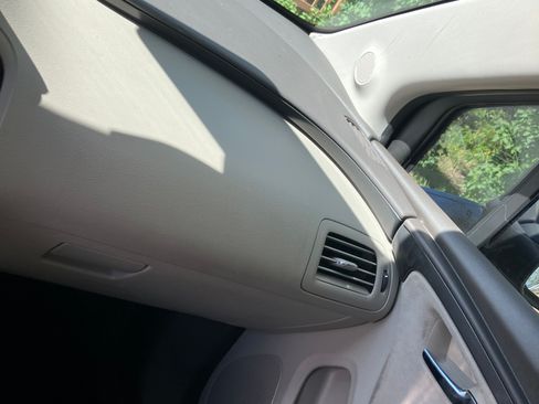 Used 2013 Chevrolet Volt Premium w/ Premium Trim Package FWD image 21