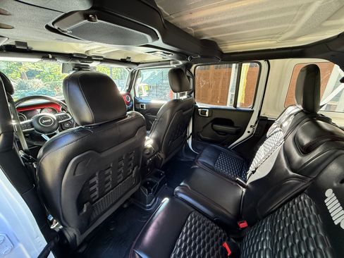 Used 2021 Jeep Wrangler Unlimited Rubicon w/ Dual Top Group AWD/4WD image 25