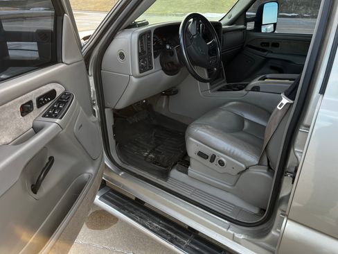 Used 2003 Chevrolet Silverado 3500 LT image 10