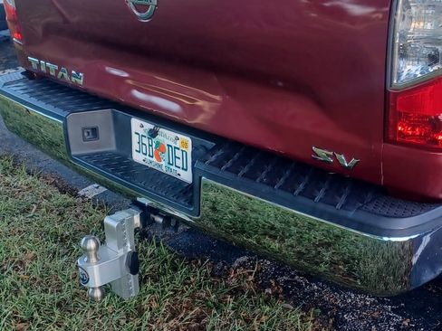 Used 2017 Nissan Titan SV image 9